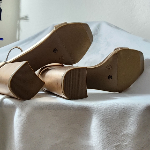 NWT WORTHINGTON Becklyn Rose Gold stacked heels. - Picture 3 of 6